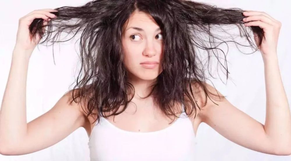 头发干枯毛躁怎么办?这五种方法让发质顺滑又光亮插图