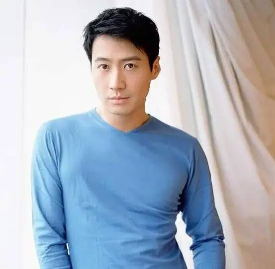 【每日听首粤语歌】《我的亲爱》黎明凭此曲在1992年横扫各大奖项