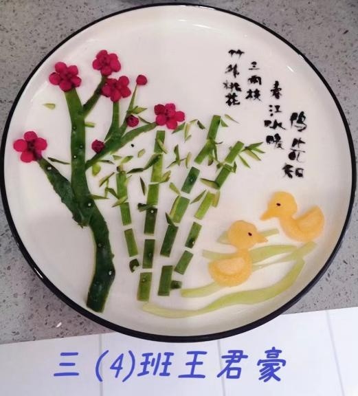就问你服不服小学生们用果蔬拼盘作诗作画