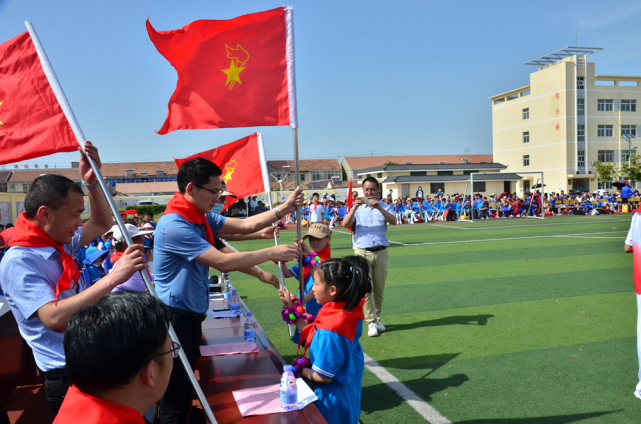 5解放路小学6洋马小学7海河小学8射阳县小学少先队员9新坍小学10人民