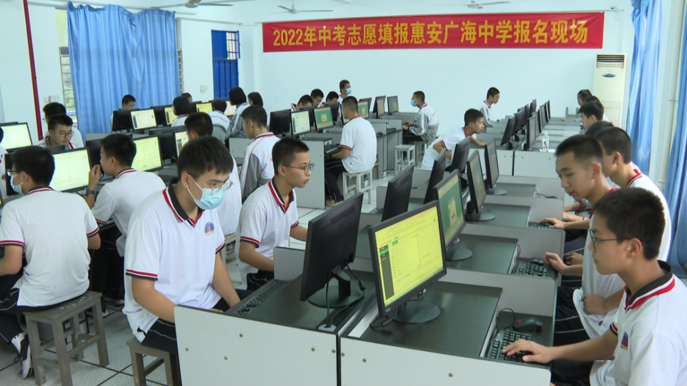 直击2022年中考志愿填报惠安广海中学报名现场_腾讯新闻