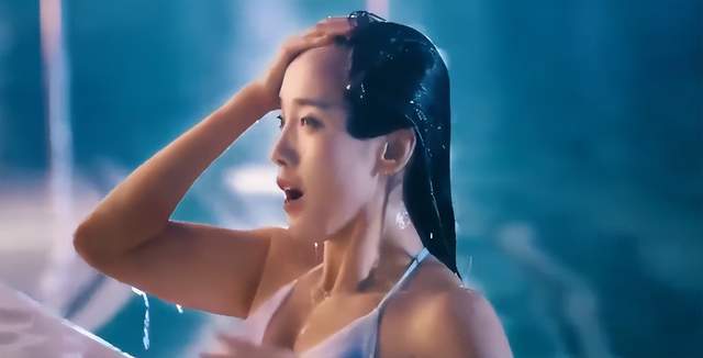 "美人出浴"别硬演,这19位女星,有人一演,我就想把她按回水里