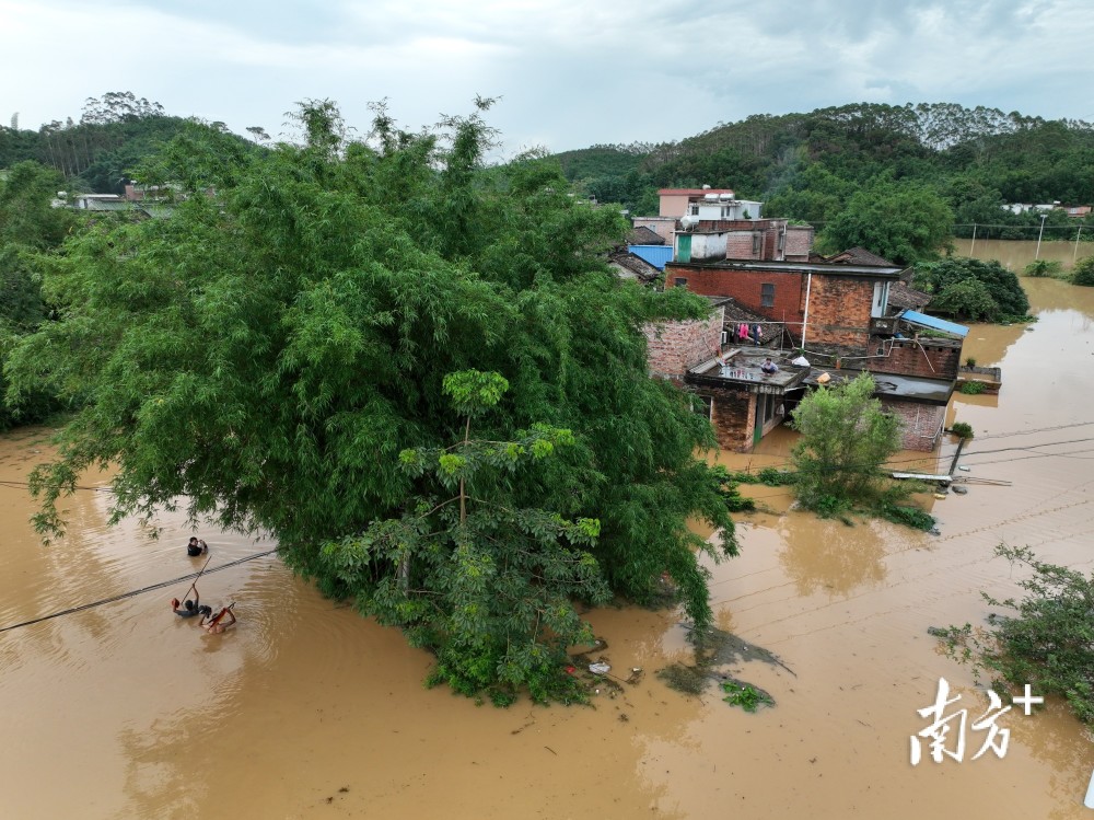 图集丨粤北暴雨清远飞来峡镇旧岭下洞村被淹