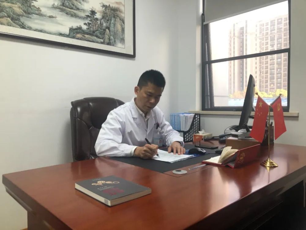 白衣丹心巷疫而行记苏州尹山湖医院院长王爱民同志