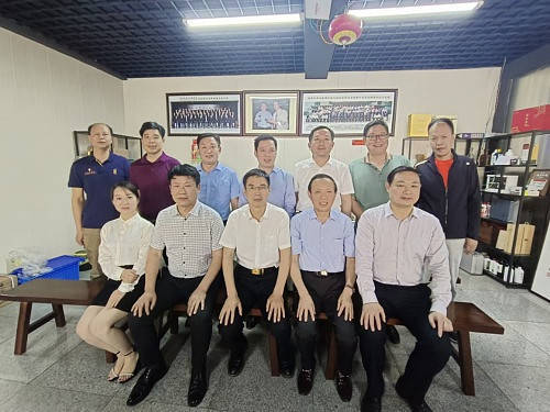 张正天:俊国同志的铁血雄姿 忠诚与担当(图)