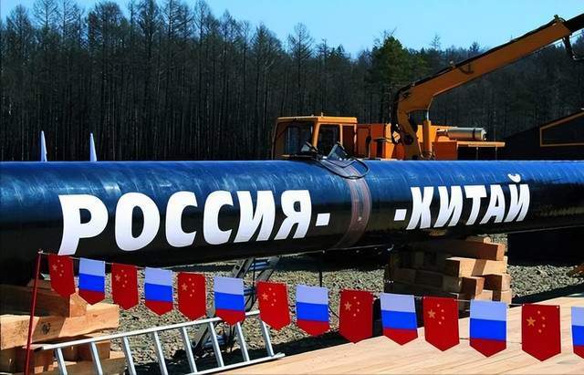 “亚速钢铁厂2.0”出现，俄劝乌军投降，美要供乌情报回击俄军