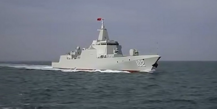 102拉萨舰穿航对马海峡进入日本海,标志着这艘万吨大驱已经形成战斗力
