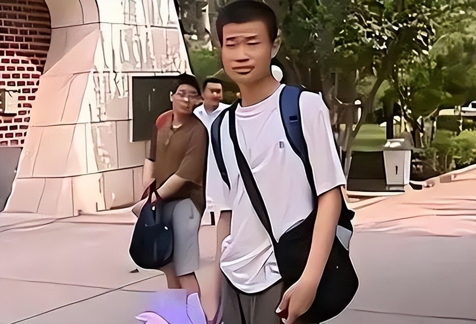 北大韦东奕又被搭讪了,慌乱的眼神很可爱,个人魅力难以抗拒_腾讯新闻