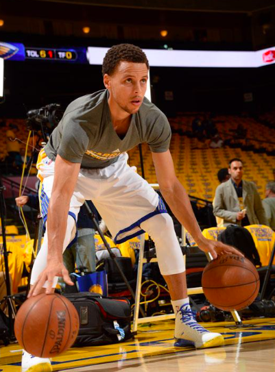 1小时播放超62万次库里小儿子双手运球引热议库嫂大赞像他爸一样