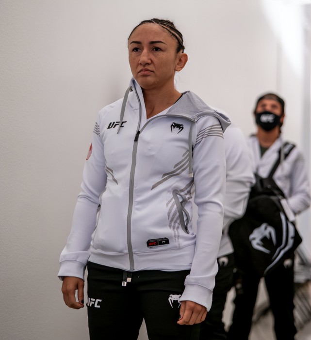 卡拉公开拒绝张伟丽挑战!回应卫冕战:我才是冠军,凭啥听她的