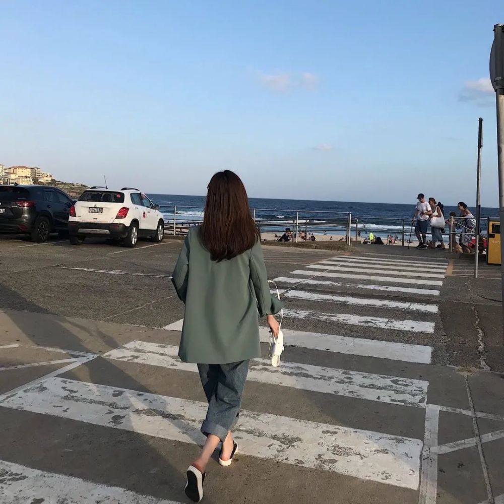 头像盼你回眸一笑美女背影头像超好看