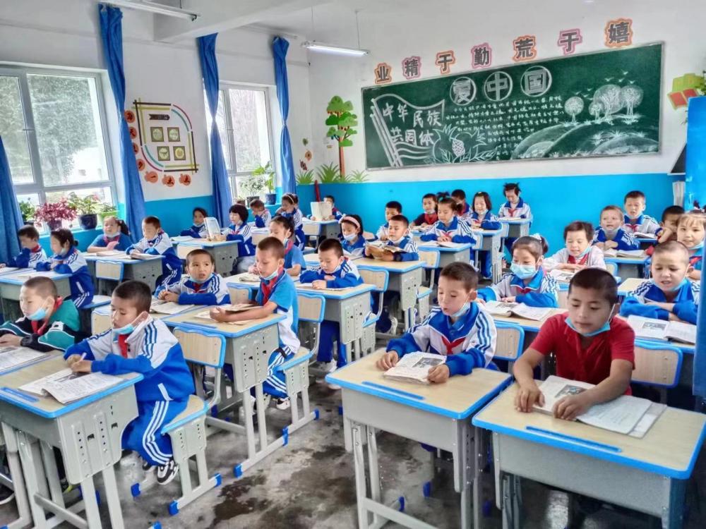区伊犁哈萨克自治州伊宁县拜什墩学校(小学),农四师70团中学及幼儿园