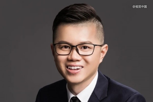 时间回到2008年,22岁的黄瑜清从西安交大毕业,来到一家北京的电子制造