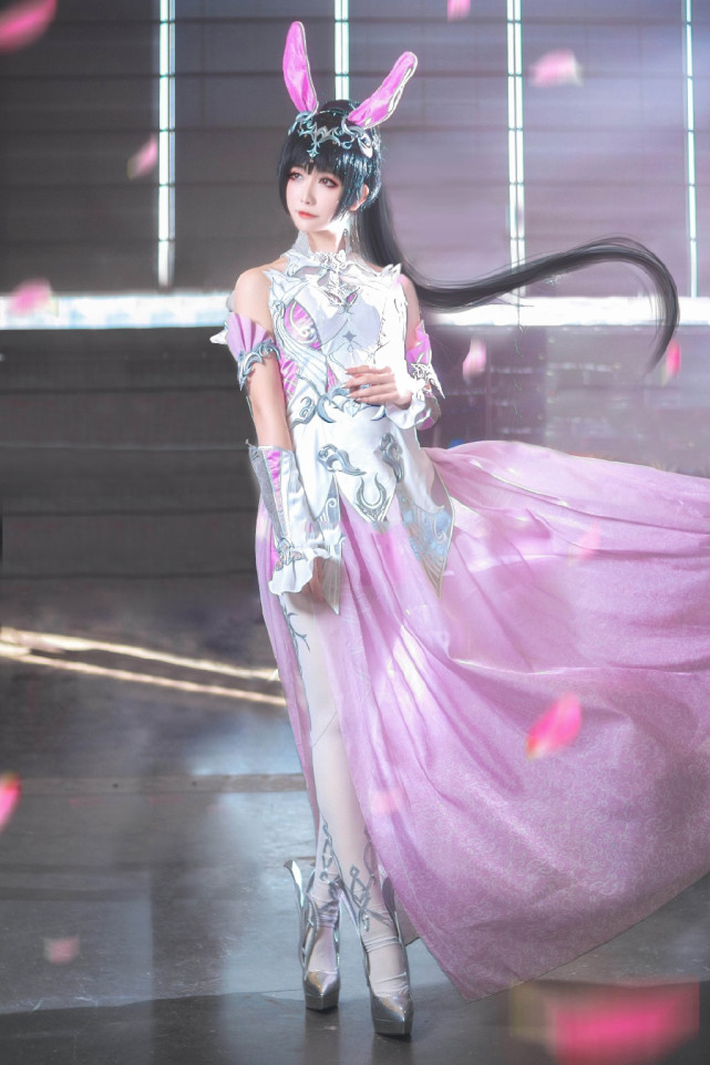 斗罗:阿银cos有多牛掰?超越原版颜值,确定不是动漫走出来的?