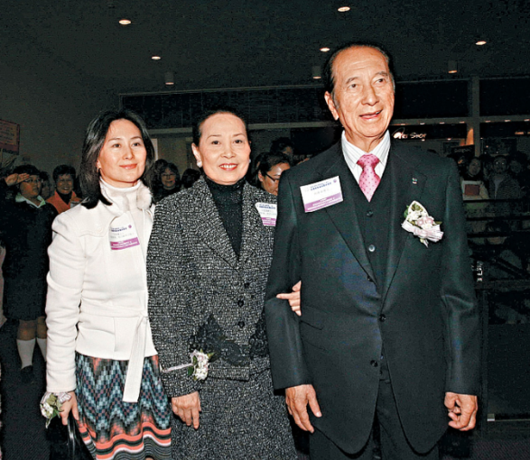 赌王二太蓝琼缨癌症病逝，享年79岁，一年前出席葬礼已需两人搀扶