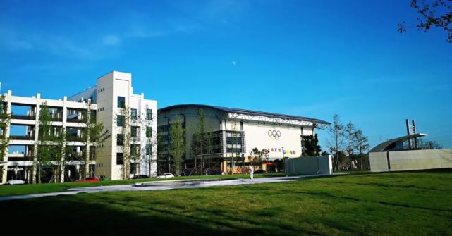 7个全县班(招龙港籍和苍南籍学生,含学术高中自主招生),9个普通班(只