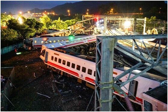 台铁“普悠玛”列车出轨曾致18死215伤，司机自曝没考试就开车北师大四年级趣味数学题
