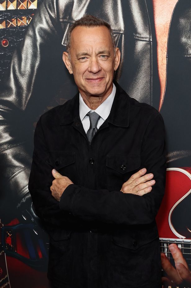 汤姆汉克斯近期现身,暴瘦且右手抖不停,粉丝担忧国宝演员健康状况