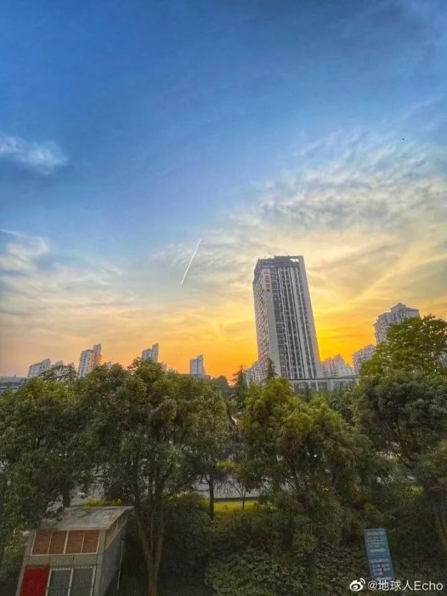 上海入梅后首个晴天直逼35℃,今日份沪上晚霞你get了吗?