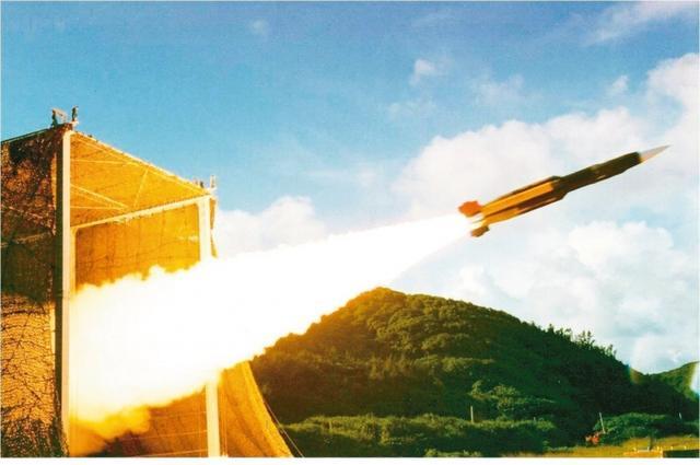 叫嚣能摧毁三峡大坝打到北京台军的云峰导弹有多少水分