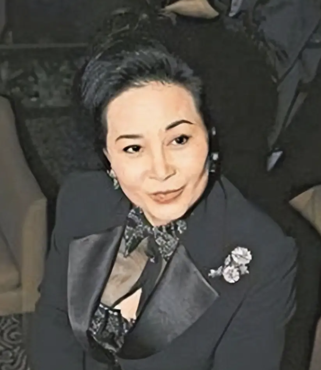 宅斗女王蓝琼缨病逝14岁嫁给赌王子女优秀却留下两个遗憾