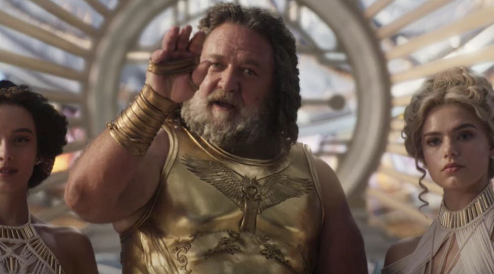 罗素·克劳的"宙斯";不过,从早前已经上线的预告等宣发物料来看,电影