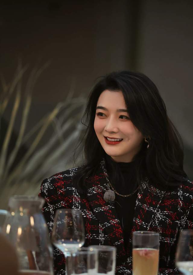 林承纬守在吴雅婷直播间陪到下播自称姐夫狂刷礼物互动超甜