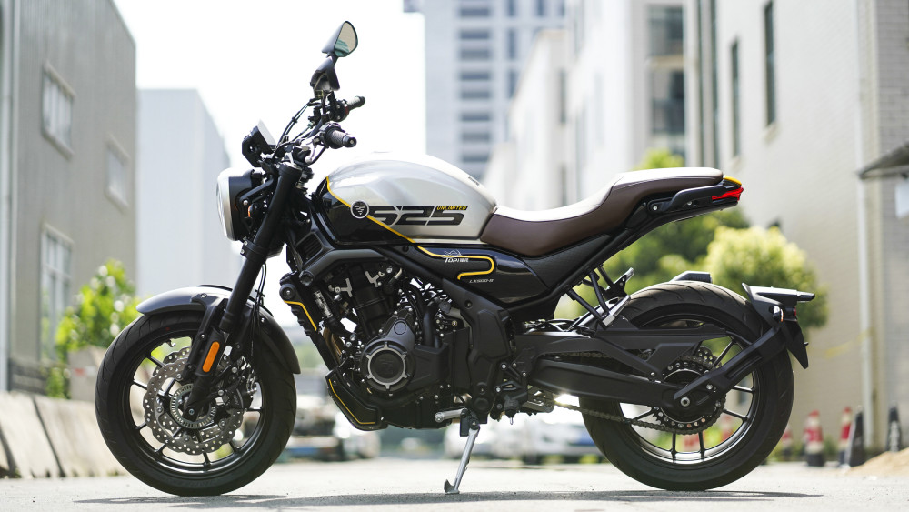 无极ac525到店实拍依然是国产中量级复古标杆