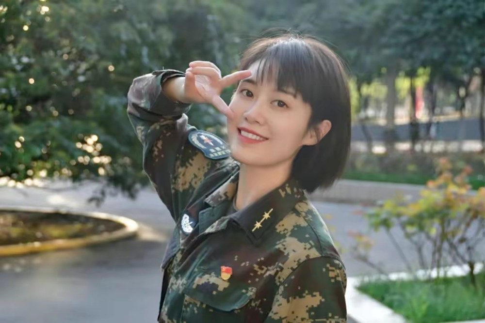 陈淑杰火箭军女兵40万粉丝火遍全网提干当上排长