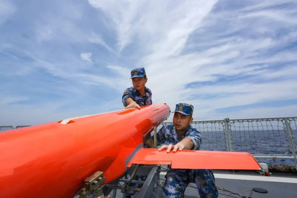 炎炎夏日，陆上精兵蝶变“浪里白条”