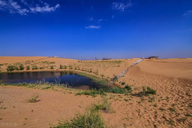 月亮湖,带你走进腾格里沙漠