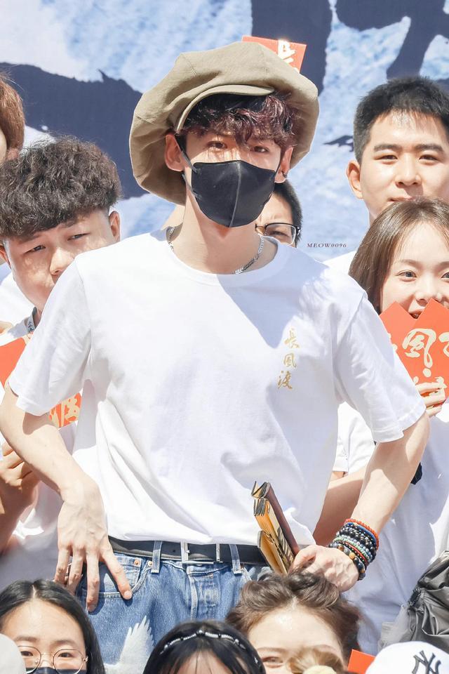 白敬亭和宋轶新剧《长风渡》开机,两人首次合作,身高差太萌了