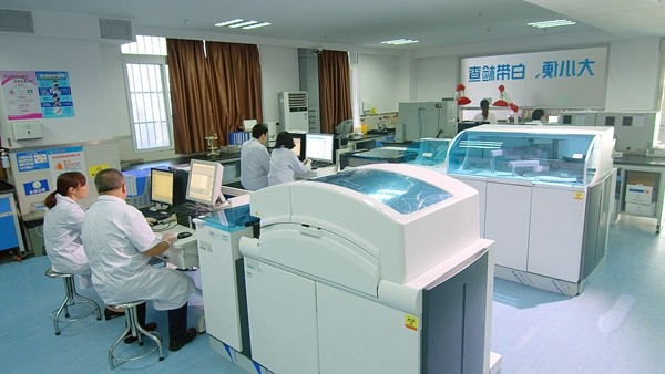 石柱县人民医院检验科快速准确做患者身后的守护者