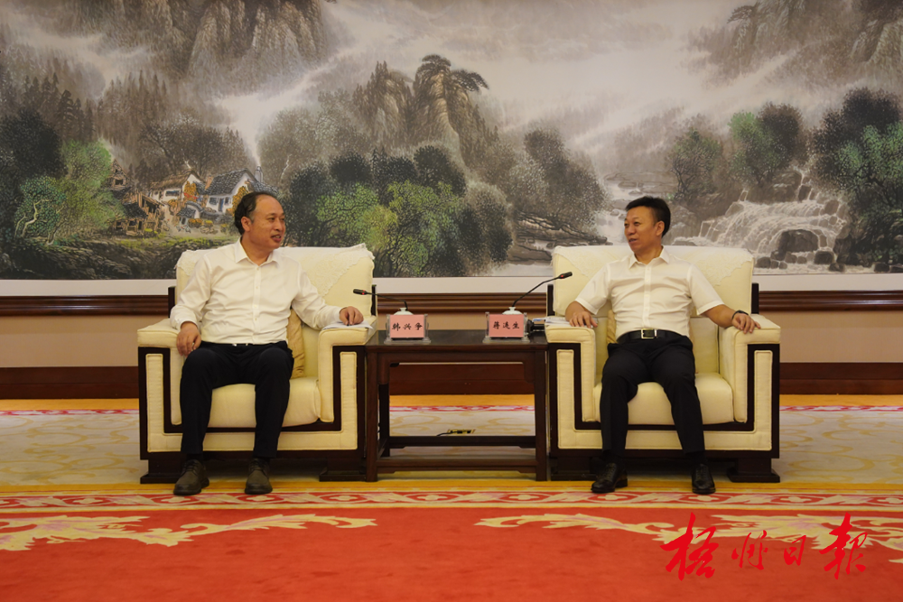 杨扬 摄韩兴争感谢梧州市委,市政府的信任和支持,为梧州经济社会发展