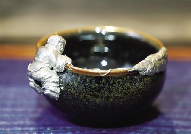 锔瓷复活破碎的瓷器