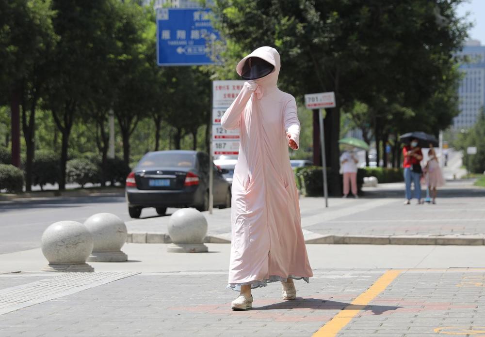 商家制造紫外线焦虑,硬防晒火爆街头,有人全副武装却得了病_腾讯新闻