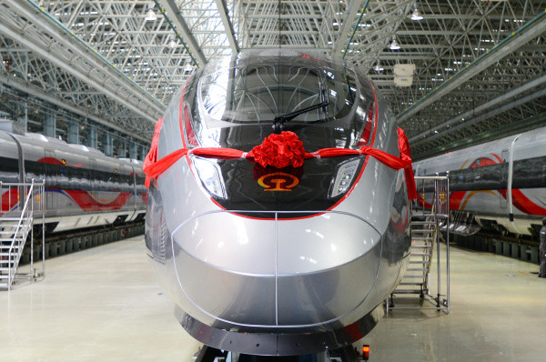 驶向郑州新一批复兴号智能动车组在长春下线