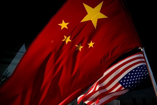 美国商界"吃饭",政界"砸锅",联手给中国演双簧?