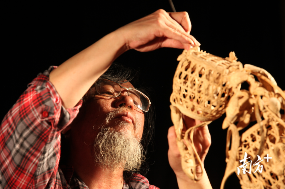 方家有神技大匠无弃材追忆潮州木雕国家级代表性传承人李得浓