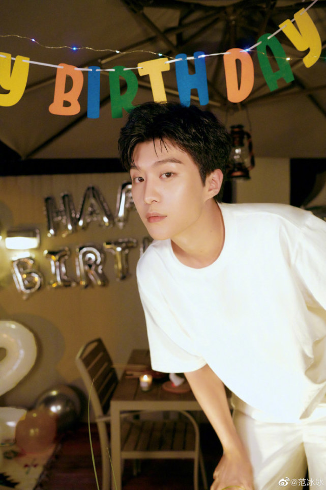范冰冰为弟弟庆祝22岁生日,喊他丞哥,范丞丞:谢谢我妹!