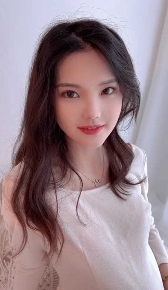 歌手李明霖晒孕妻擦边视频,被指责不尊重妻子,本人反怒怼网友