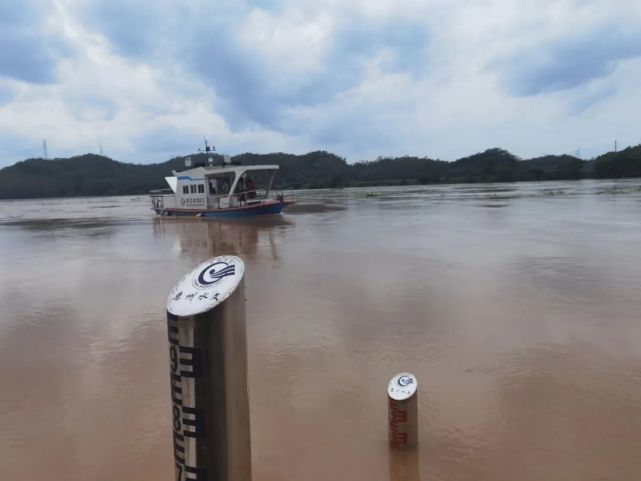 仍不穩定,局地短歷時強降雨頻發,土壤含水量飽和,江河水情形勢複雜,需