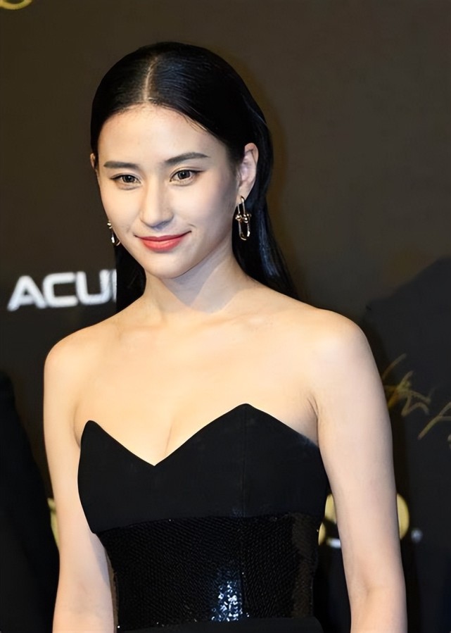 罕有大谈成长经历赌王千金何超莲曝曾以为是普通家庭自己好穷