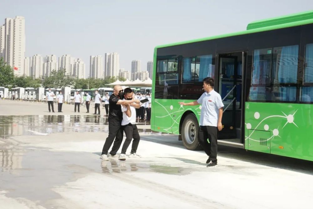 防汛抢险救援车_做好防汛应急抢险工作_卫生院防洪防汛应急救援预案