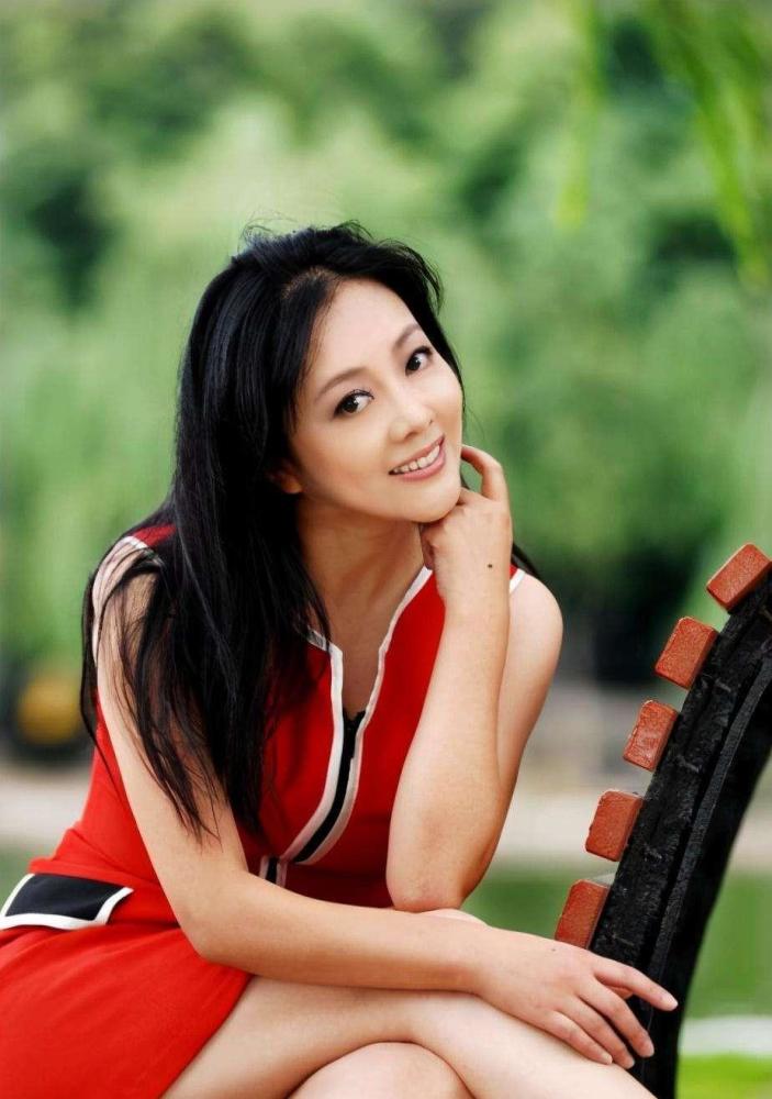 演员梁丽:因涉嫌诈骗被通缉,落难时被丈夫抛弃,如今怎样了?_腾讯新闻