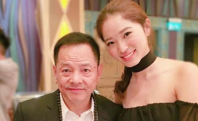 澳门崩牙驹评唐山事件,望洪门人挺身而出,打人者岳母发声被嘲讽