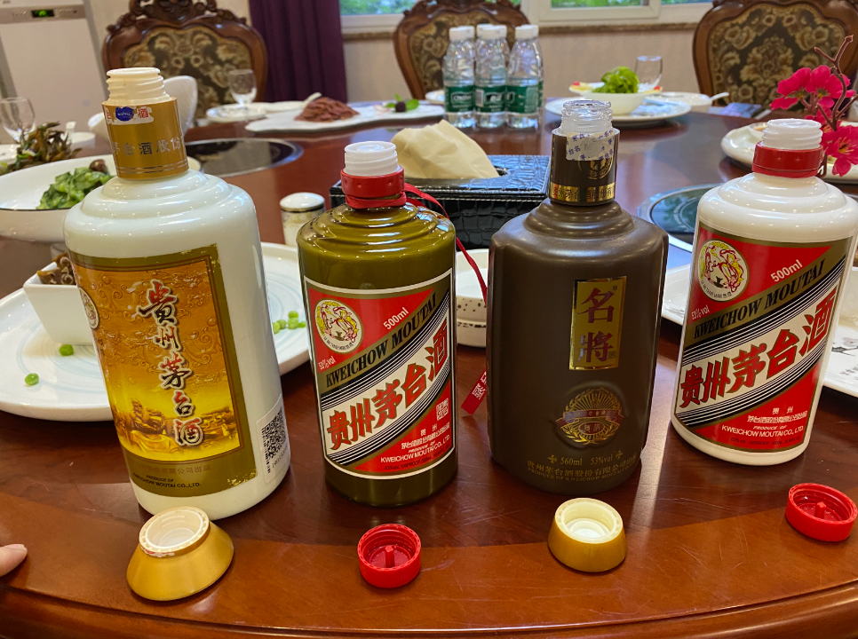 河南郑州暴发户酒席连开40瓶飞天茅台喝完却干怪事引来怒呛