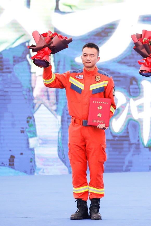 2022重庆"最美应急人" |苏治:冲锋生死一线的"尖刀"