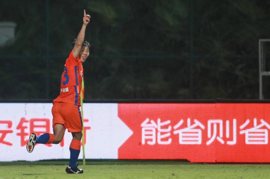 飞哥侃球门将送大礼泰山更自强