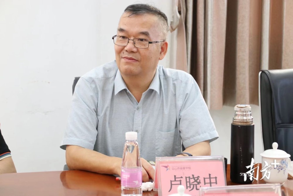 教育部长江学者特聘教授卢晓中一行到中山丽景学校调研点赞学校教育